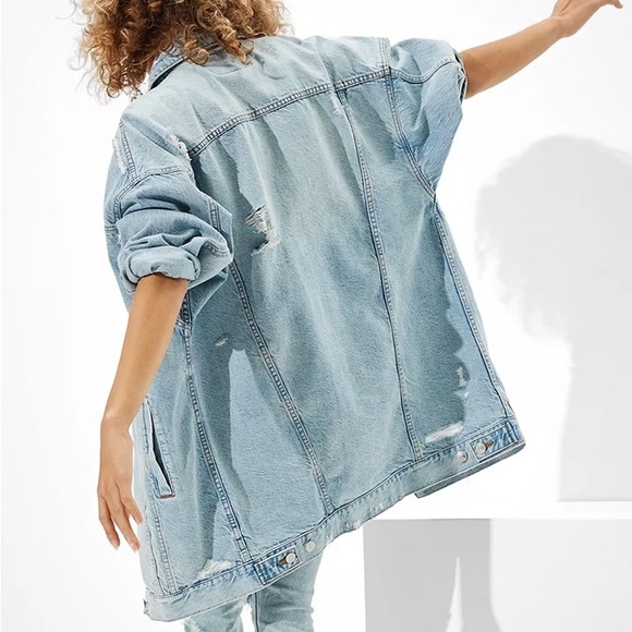 AE Oversized Boyfriend Denim Jacket Distressed Light Wash Women’s Size Small - Picture 2 of 15
